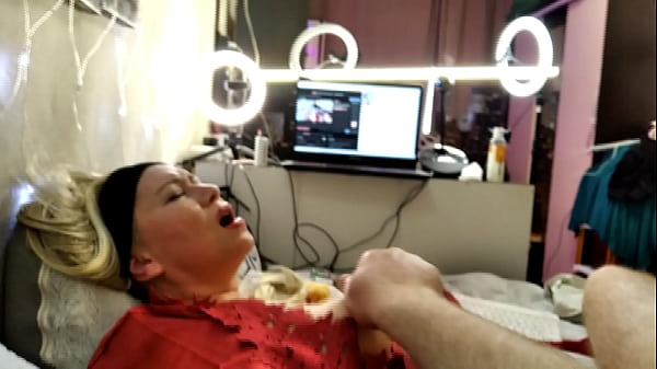 A mature bitch is pulled by the nipples to the heights of orgasm))