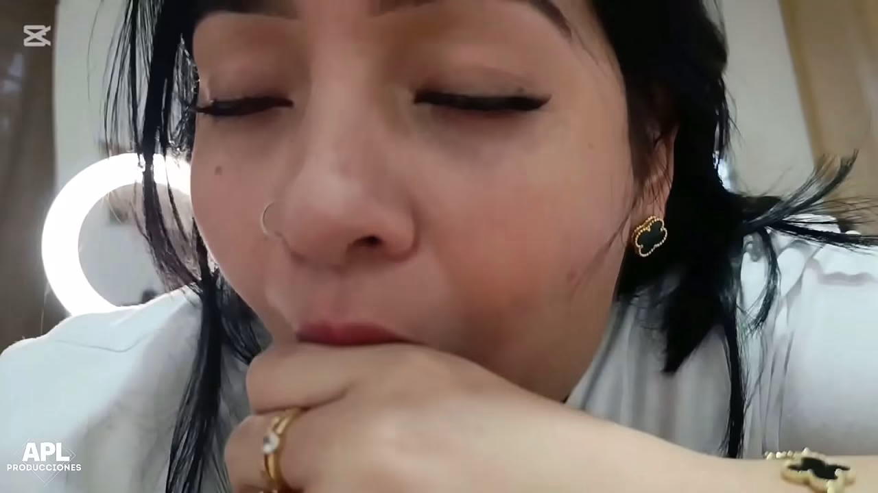 Mi hermanastra quizo olvidar la polla de su exnovio con mi polla y le quedo gustando la mia