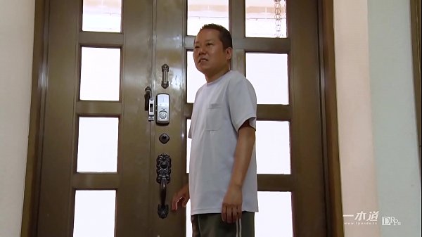 Azumi-chan, a friend with attractive soft boobs, unprotectedly puts out trash with no bra!