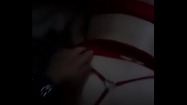 Unterwürfiger Vierer Mit Roten Dessous