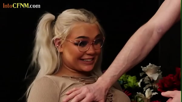 Download Video - CFNM amateur slut sucks boss cock in the office for raise