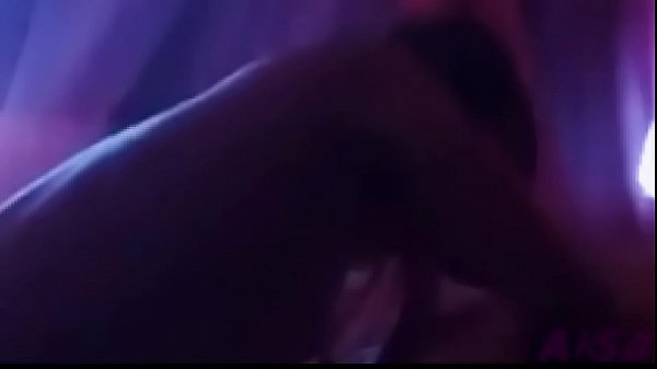 Aksart1 jouer de la langue dans l'ombre de la lumière