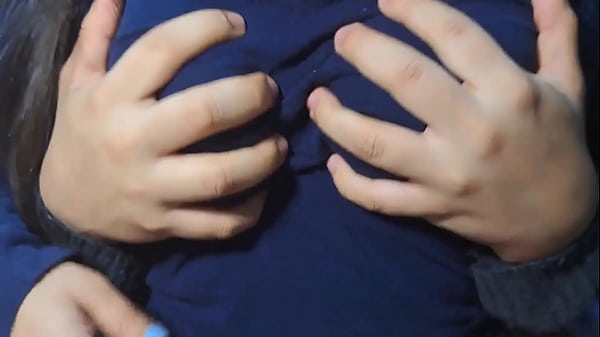 Paniatica culona muestra sus lindas tetas y su enorme culo