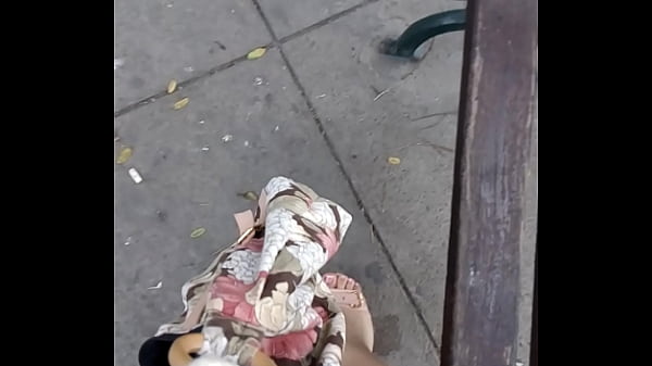 Valeria mostrando sus bellos pies