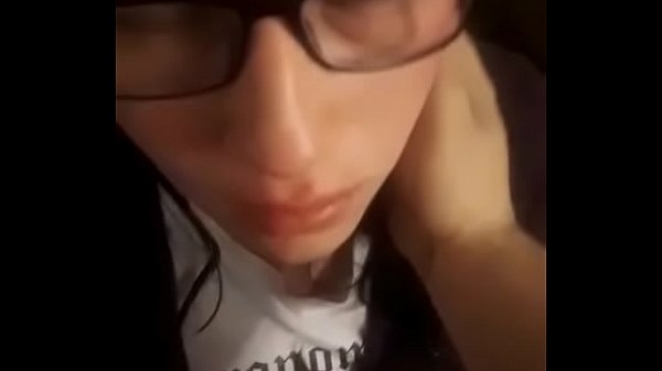 Ingrid ayudando a su amiguito - morrita meca ay...