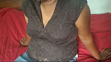 Hood Bitch with a Big booty on bed 7 min