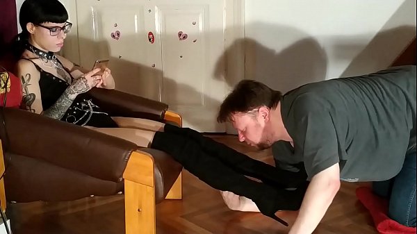 Beth Kinky - Boot & smelly sock sniffing foot slave HD
