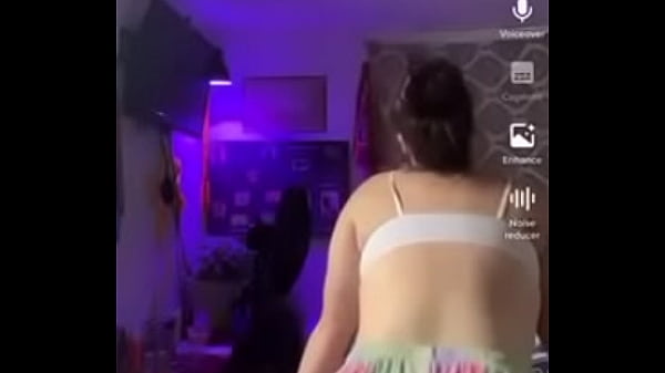 She love to twerk