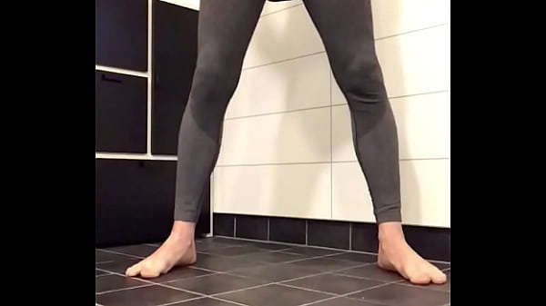 Faire Pipi Dans La Couche, Enculer Jusqu'à Ce Que Je Jouisse Les Mains Libres