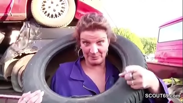 18yr Teeny Sau fucks with 2 strangers old guys outdoors