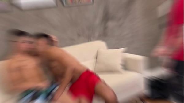 Download Video - Tr&ecirc;s &eacute; ainda melhor - Free