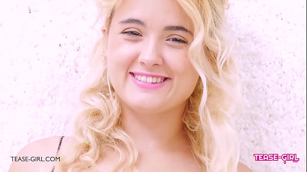 Omg this blonde teen is so amazing shows perfect body