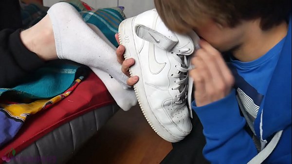 Twink worships feet of his friend and cums on h...