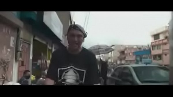 Joven rapero recibe reverenda v. de un ganster ecuatoriano conocido como Carter B