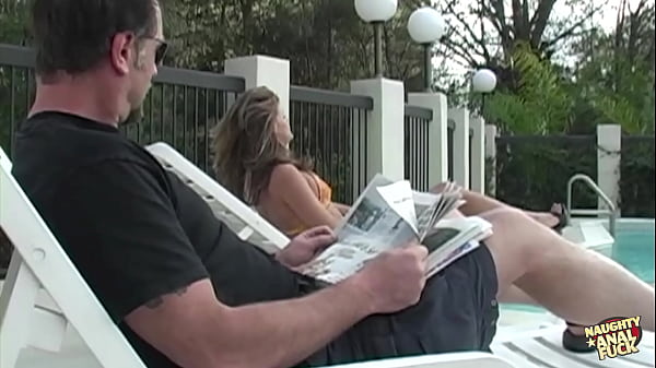 Anna Lovato Demonstrates To Her Apprentices How To Fuck A Twat With A Dildo