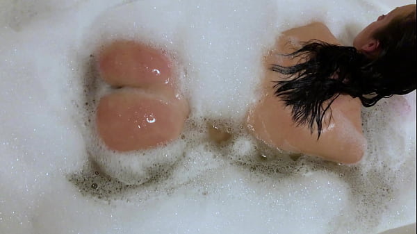 Sexy milf takes a bubble bath