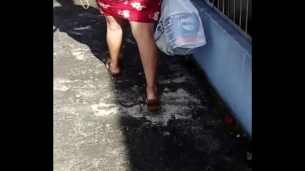 Mujer Culona caminando