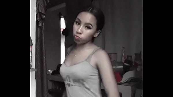 Baila como puta moviendo el culo como zorra