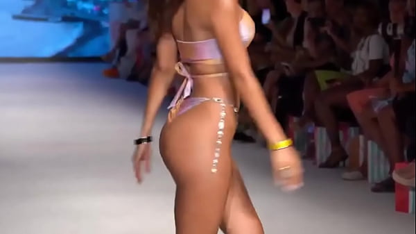 rich tail in bikini 57 sec