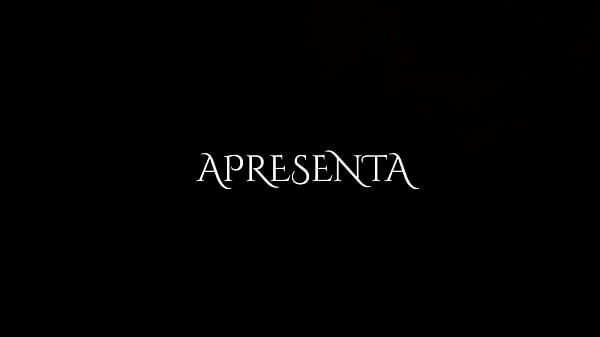 O pau era t&atilde;o grande e grosso que pedi leitinho na buceta, o corno n&atilde;o aguentou de tes&atilde;o e gozou encima da porra do comedor, meu corno &eacute; de respeito.
