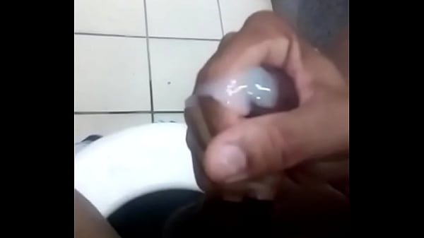 Download Video - Meu amigo gozou pra mim