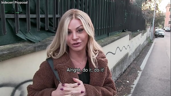 Download Video - Accetta 1000&euro; e si fa sfondare il culo l'italiana calda - English subtitles