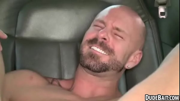 This sexy amateur straight hunk is getting his ...