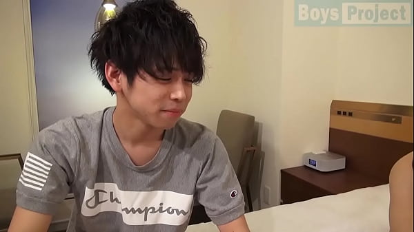 初登場アパレル店員のノンケが女優を相手にフ...