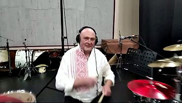「エイミー・ホット・ミルフ」 - 足を広げて、継母さん! (この曲の公式ビデオ)