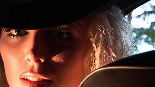 Rebecca Jane Smythe And Savannah Gold Have An Outdoor Foursome