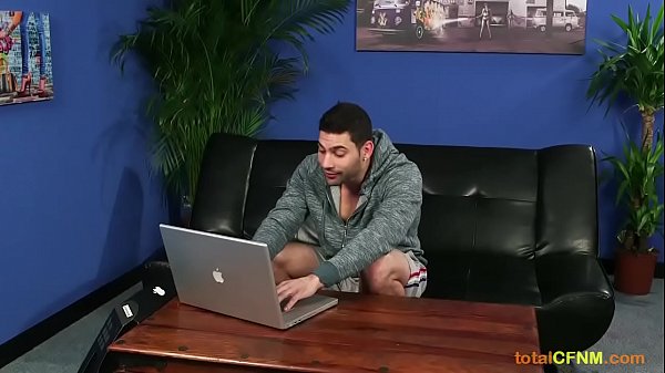 Guy gets caught while having fun on cam