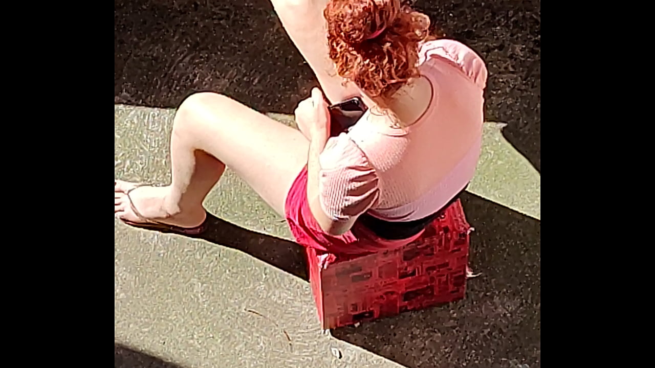 Pelirroja caliente tomando el sol
                   ruivinha delicia ruiva cacheada muchos negros