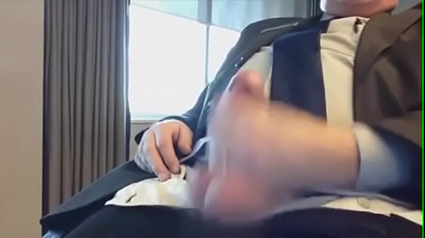 Download Video - Del&iacute;cias da Net - Tioz&atilde;o de Terno Gozando