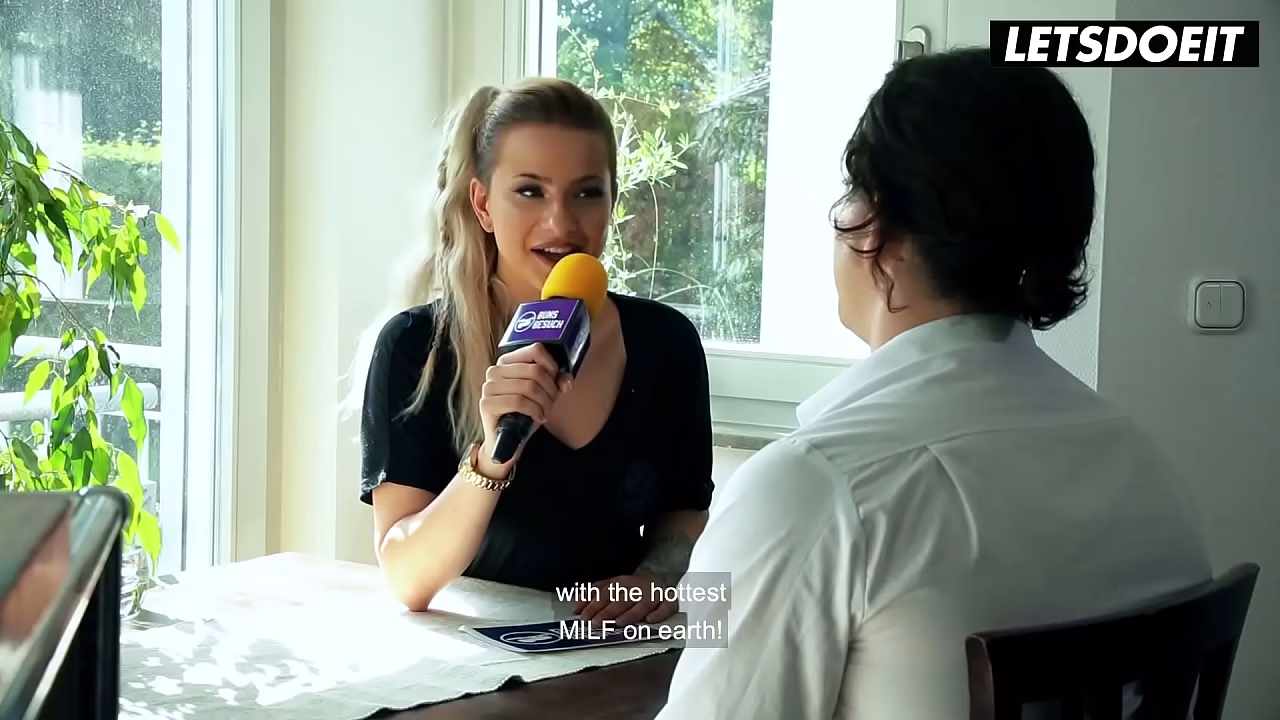 Una MILF alemana rubia lo entrevista en la mesa... Luego empieza a rogarle por su polla.
                    braids older woman sexy susi blonde milf german porn european milf mature blonde german milf milf seduction milf interview milf tease interview pickup muchos negros