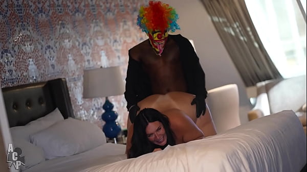 Smiths Worker Quits Her Job And Gets Fucked By A Rich Suga Daddy