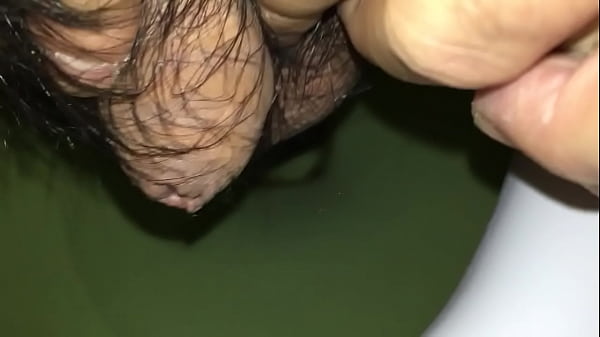 thumb pee