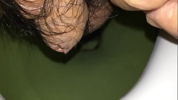 thumb pee