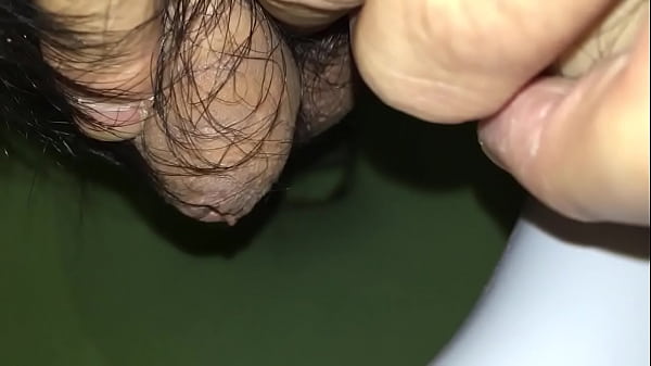 thumb pee