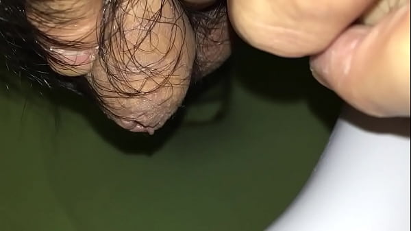 thumb pee