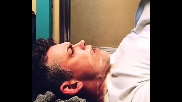 Le Faux Visage De Nick Snyder