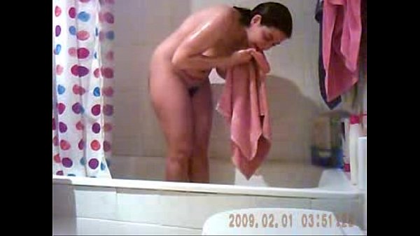 GF Amateur Laura in the shower