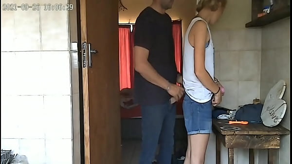 crownproduction - Spycam: Habe meinen Mann dabei erwischt, wie er mit dem 18-jährigen Mädchen von nebenan schummelt