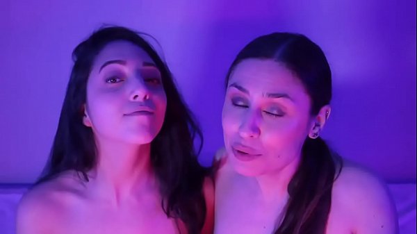 Emme White pissed along with Lis XXX, and with the piss-wet pussies they recorded a Thematic Guided Handjob: Golden Shower. A lesbian fuck with piss and very horny with the hot naughty Emme White and Lis XXX.