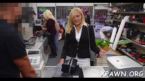 Amateur does a irrumation stimulation in the store and she humps