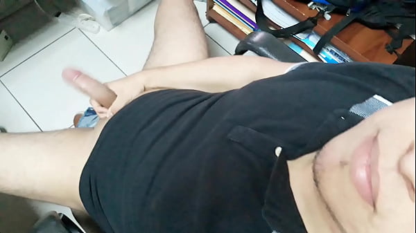 Masturbándome en la oficina