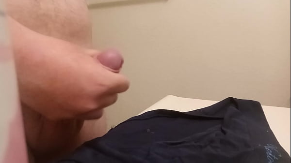 Jour 1 D'éjaculation Sur La Culotte De Ma Copine Qu'elle A Laissée Chez Moi