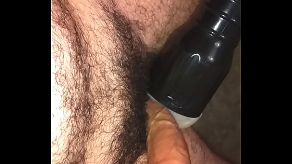 Download Video - Pau latejando de tes&atilde;o com fleshlight