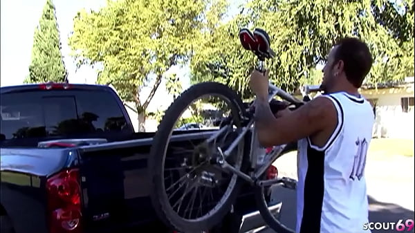 Japanese MILF Mom Pick Up and talk to First Time Creampie Casting Fuck in Uncensored JAV Porn