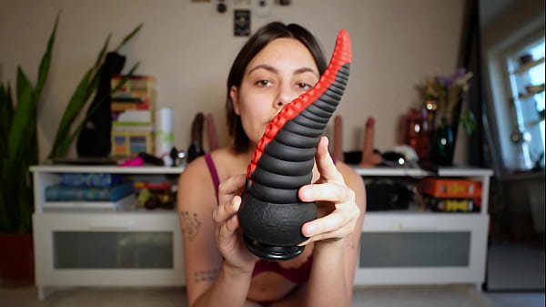 Murmuriel - Tour of my sex toy collection (dildo, vibrator, anal plug)