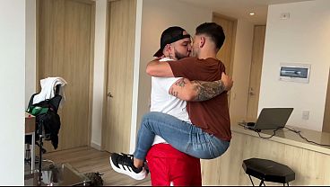 Download Video - Gordo pre&ntilde;ando a chico blanco Deportista Sumiso